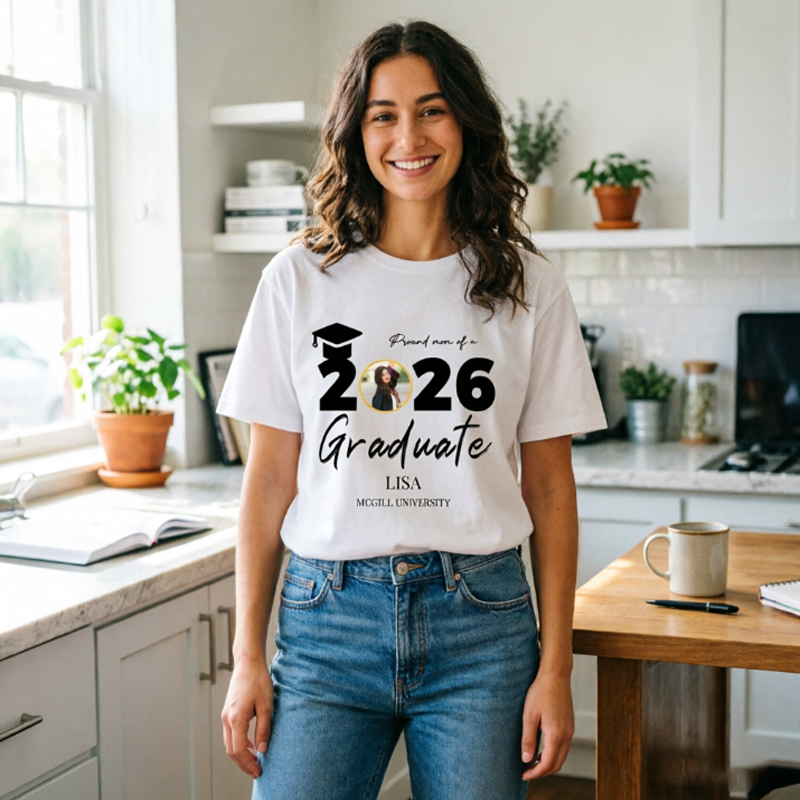 Personalized pure cotton crew neck T-shirt, custom photo T-shirt for 2026 graduates, a proud family graduation gift.