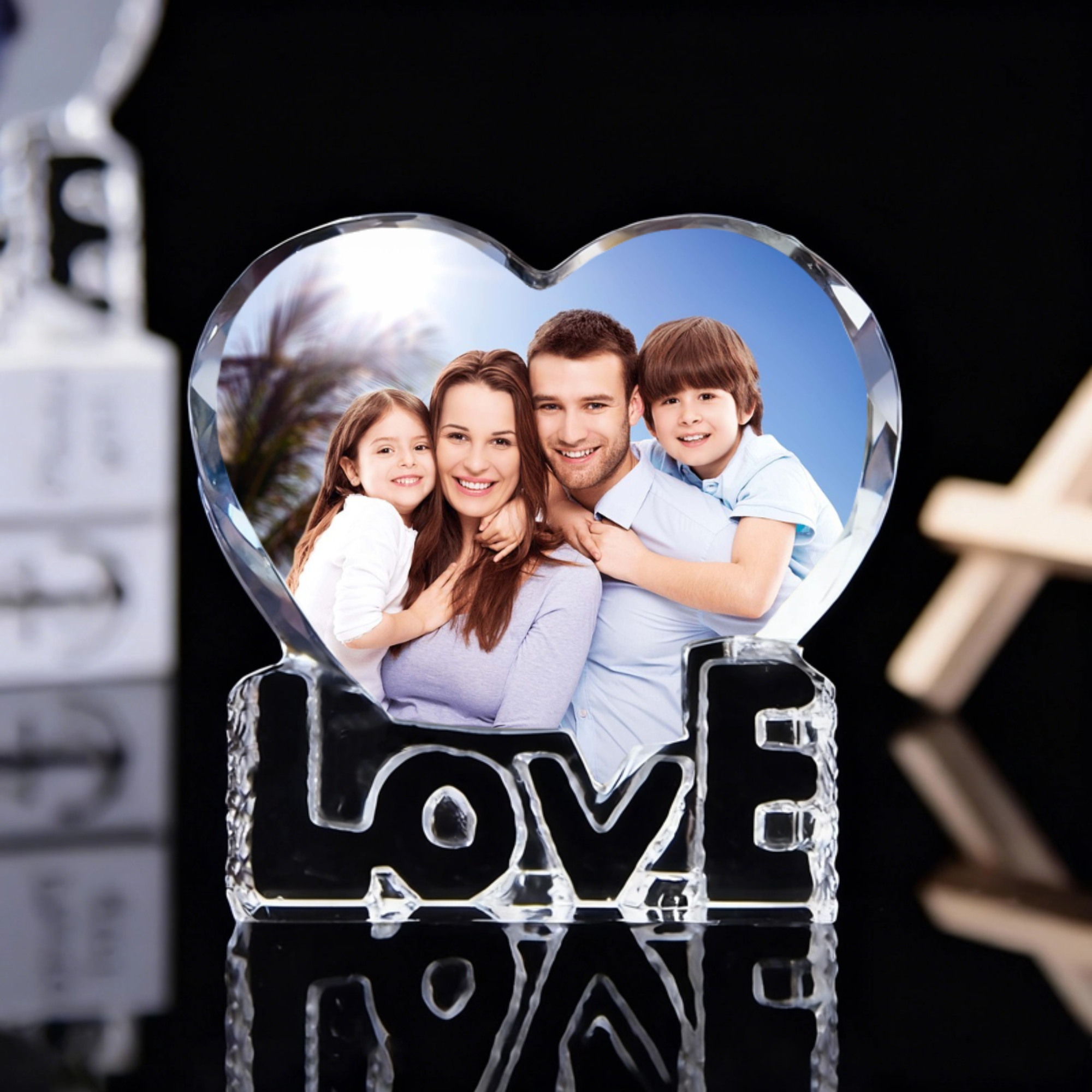 Personalized LOVE Heart Photo Crystal Stand, Romantic Gift for Couples, Families, Pet Lovers, Perfect for Anniversary, Wedding, Valentine‘s Day, Home Decor