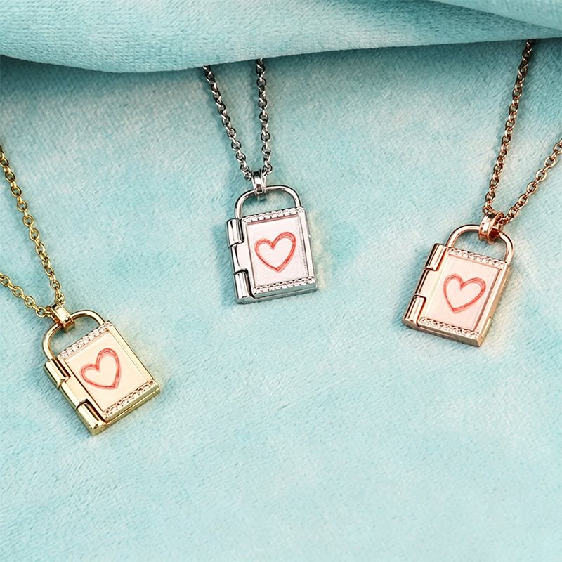 Personalized Photo Frame Lock Pendant Necklace, A Customized Memory Necklace For Mom As A Mother's Day Gift.
