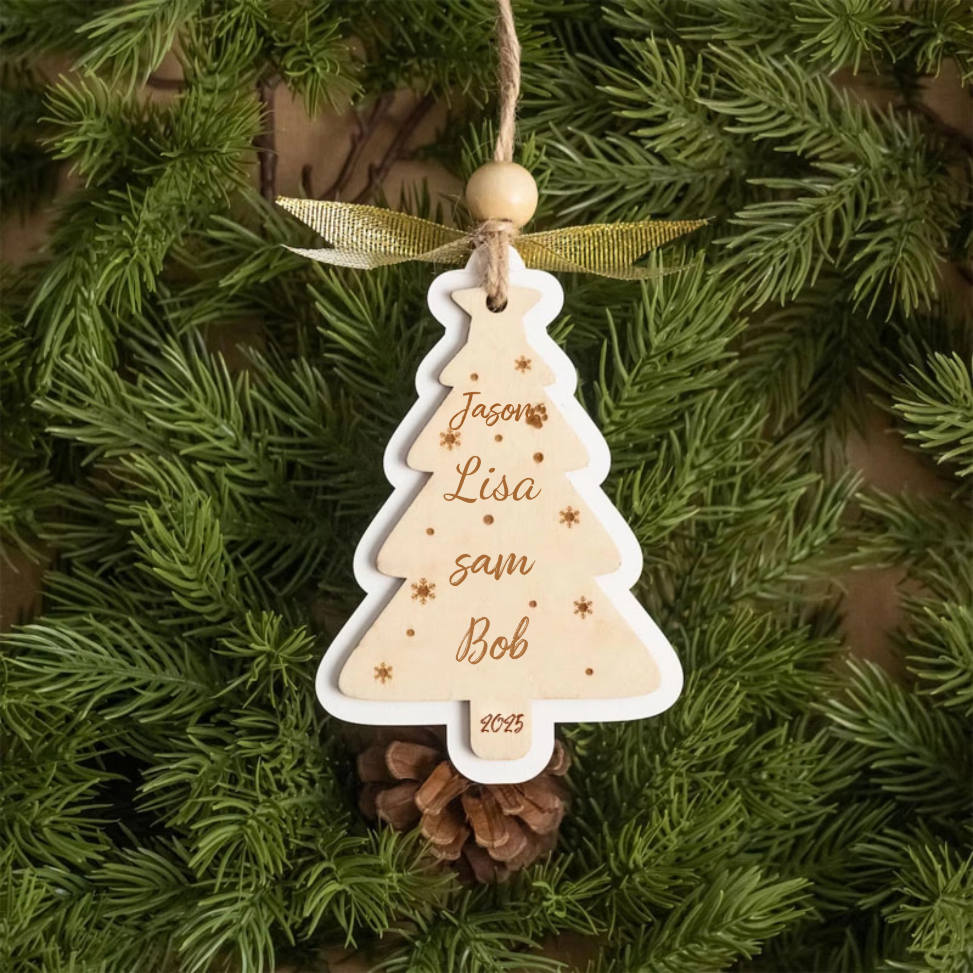 Personalized Wooden Christmas Tree Ornament, Gift for Family and Friends, Christmas Tree Decor and Seasonal Celebration